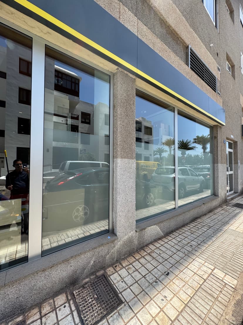 Limpieza de cristales de oficinas, locales, restaurantes...